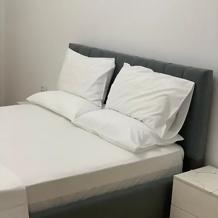 דירה Center *